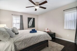 3 bedrooms, desk, free WiFi, bed sheets