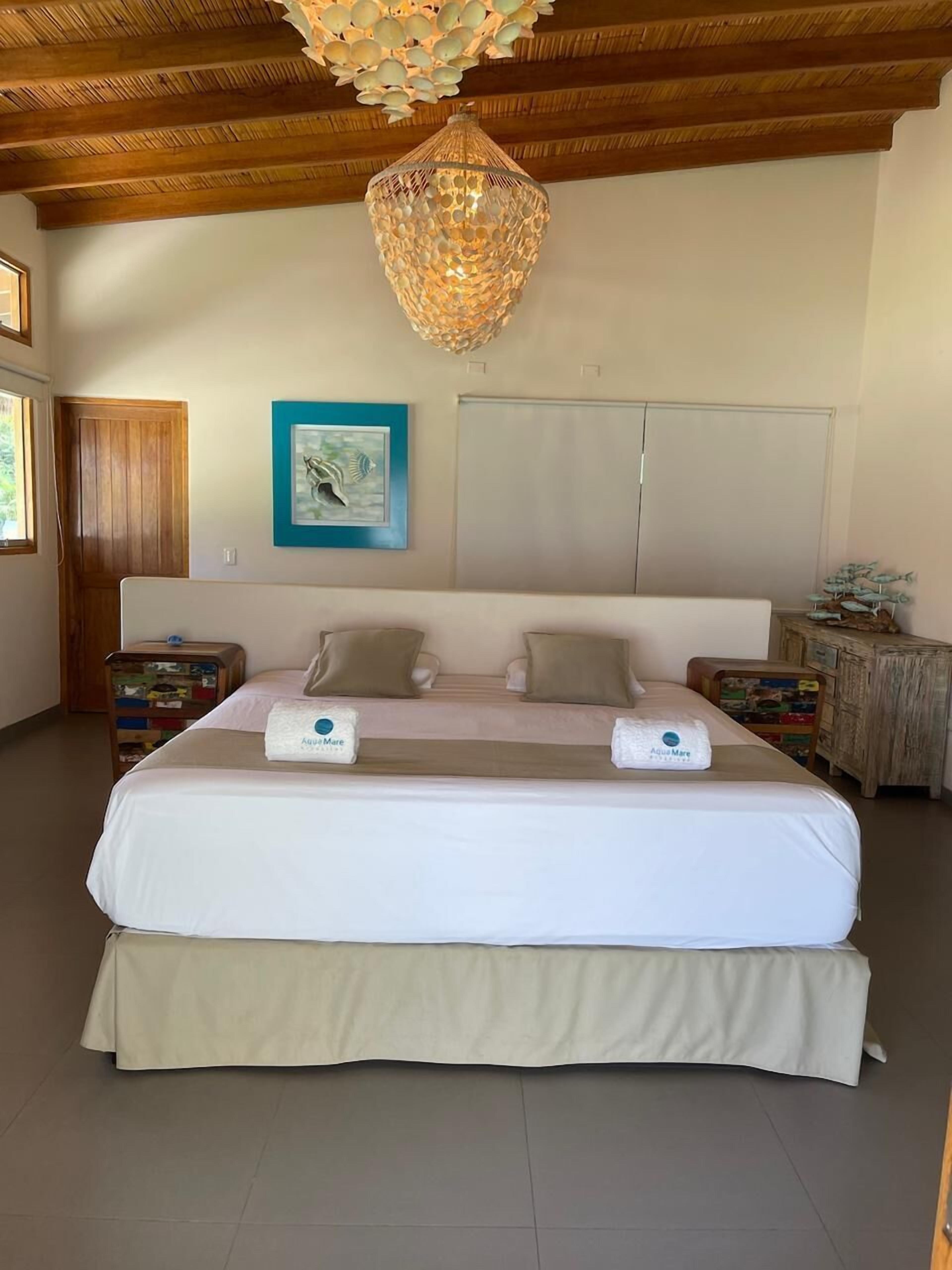 Habitación triple Deluxe, vista parcial al mar | Wifi gratis 