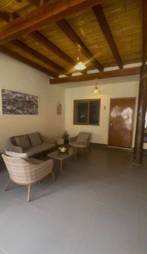 Bungalow Supérieur, vue jardin | Coin séjour