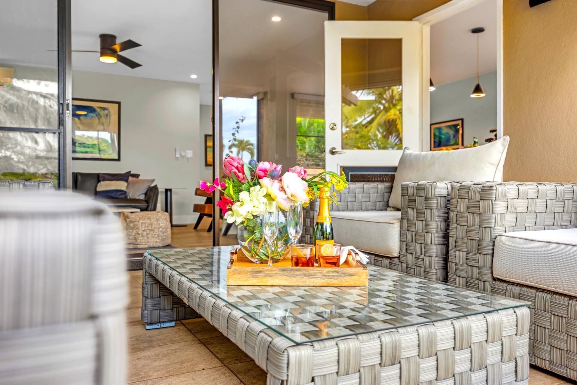 コンドミニアム (1 Bedroom) | リビングルーム | 65 インチのテレビ (デジタル放送視聴可)