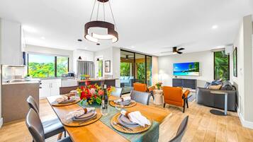Condo (1 Bedroom) | Dining