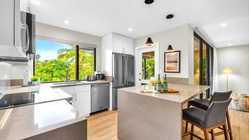 Condo (1 Bedroom) | Private kitchen | Microwave, oven, dishwasher, coffee/tea maker