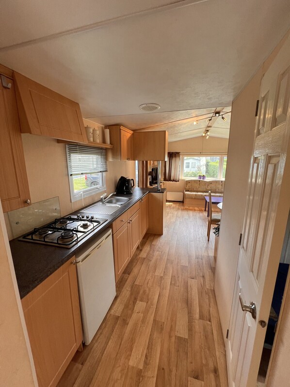 冰箱、茶具/咖啡用具、电热水壶、厨具/餐具