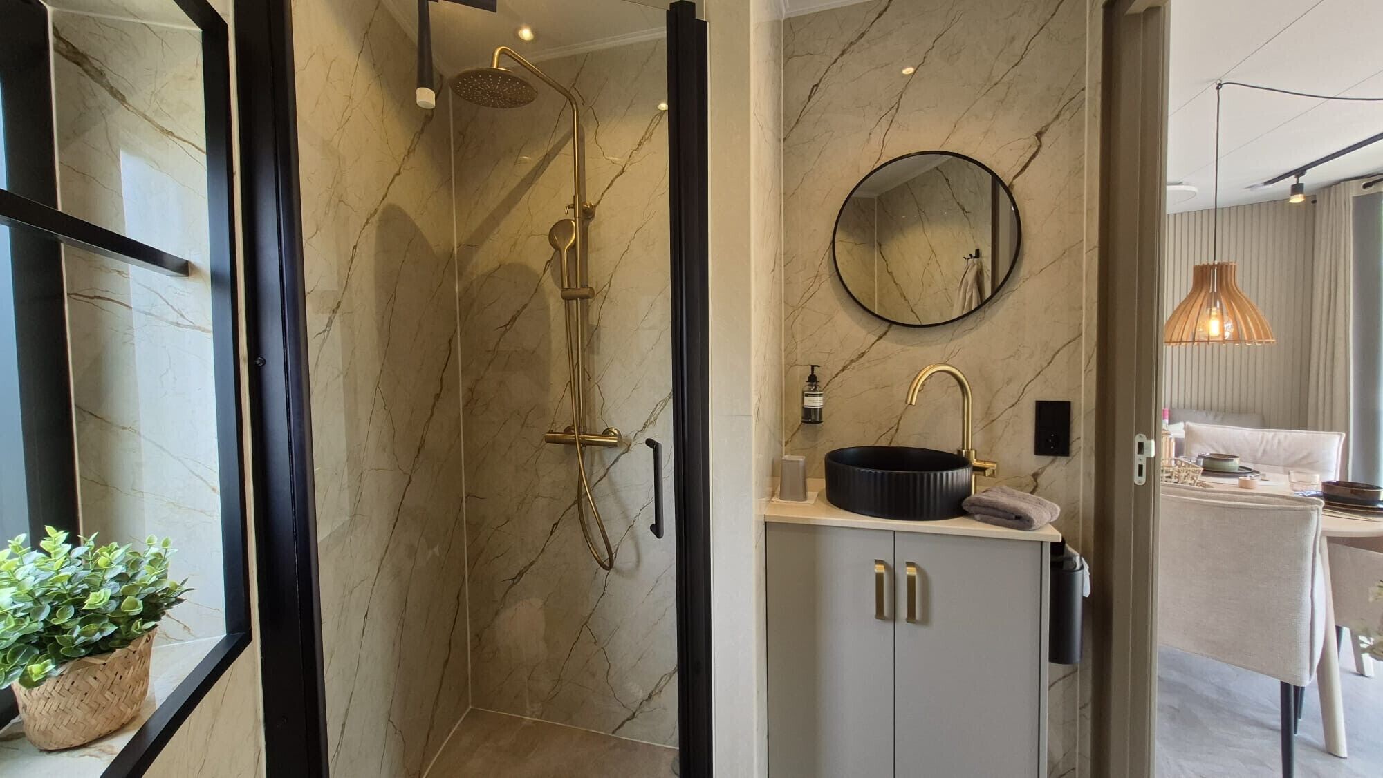 Douche, serviettes fournies