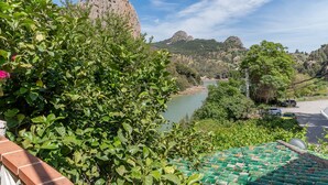 Unclassified image, 5 of 44, button - Cubo's Casa Rural El descanso del Caminito del Rey / terrace / rural setting / free Wi-Fi (Ardales)