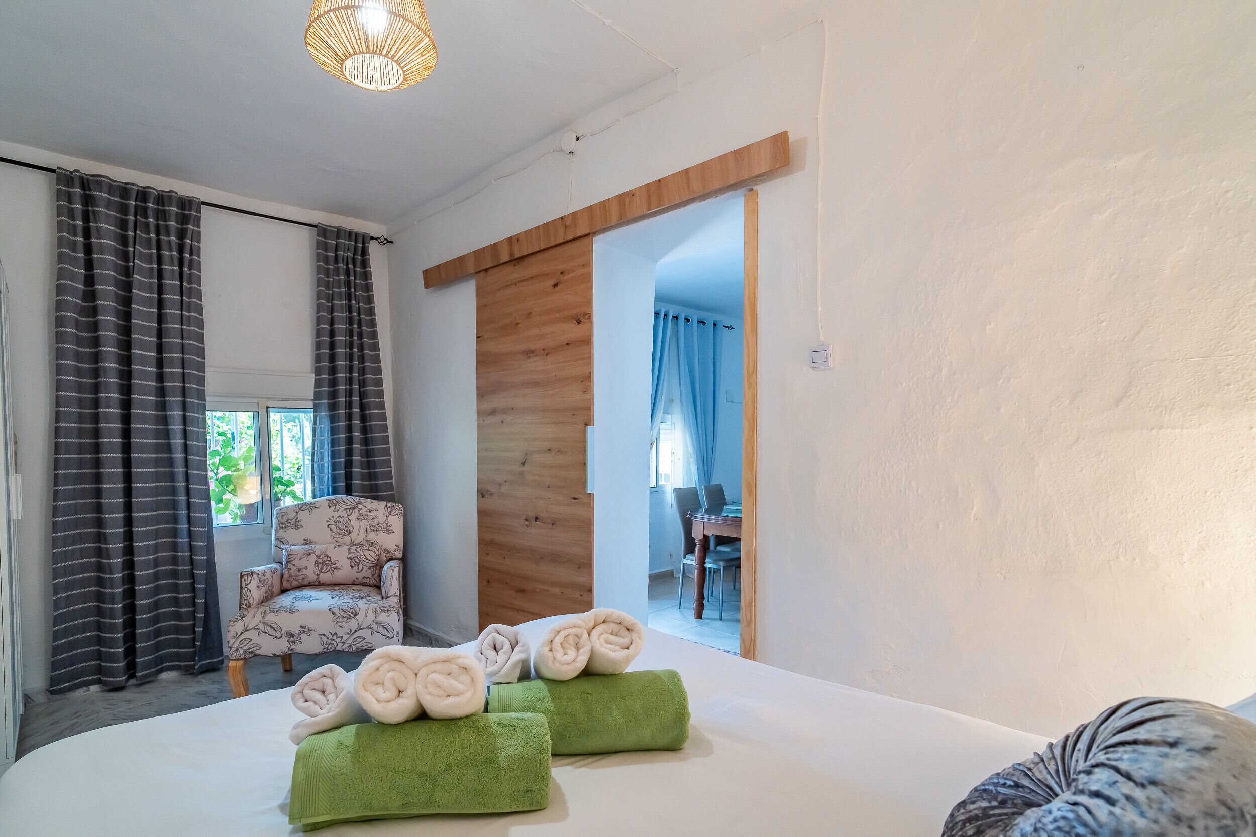 2 slaapkamers, een strijkplank/strijkijzer, gratis wifi, beddengoed
