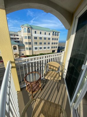 Property grounds - Seawall Strolls and Sunset Sips - Ocean View (North Wildwood)