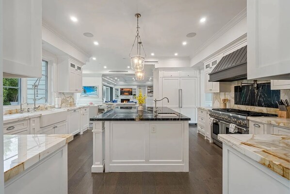 ميكروويف، فرن، موقد طهي مسطح، غسالة أطباق