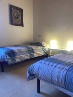 2 bedrooms, desk, iron/ironing board, free WiFi