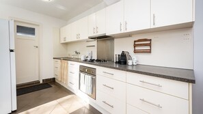 Refrigerador, horno, parrilla de estufa y lavavajillas 