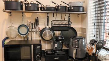 Dishwasher, cookware/dishes/utensils