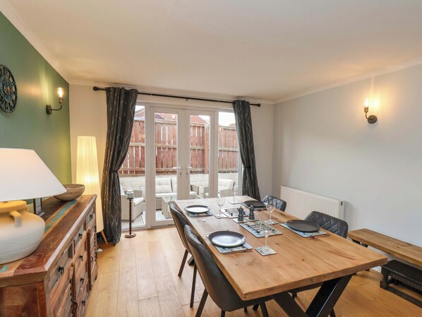 Dining - Falcon's Nest (Whitby)