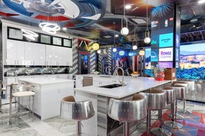 Microwave, oven, stovetop, dishwasher - HUGE DISCOUNT LAST MINUTE DEALS MISSION TO MARS EXTREME PRIVATE ATTRACTION HOME (Davenport)