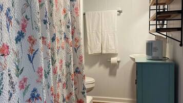 Handdukar, tvål och toalettpapper