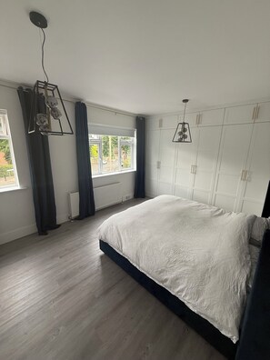 5 chambres, fer et planche à repasser, Wi-Fi, draps fournis