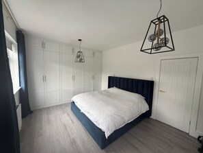 5 bedrooms, iron/ironing board, WiFi, bed sheets - Stylish 5Bed 3Bath House (Leicester)