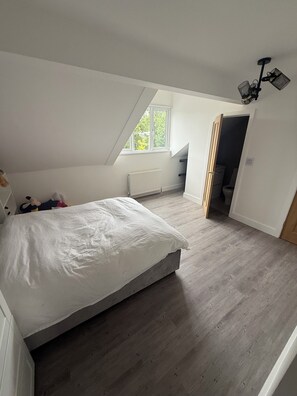 5 chambres, fer et planche à repasser, Wi-Fi, draps fournis