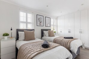 4 soverom, strykejern/-brett, wi-fi (inkludert) og sengetøy