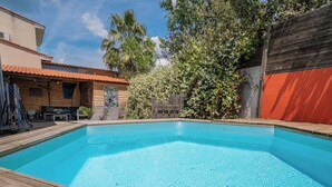 A rectangular swimming pool with a wooden deck surrounding it. - House with pool near Montpellier Plage July 12-August 2 (Le Crès)