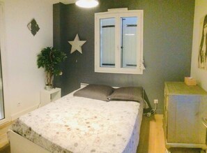 3 bedrooms, iron/ironing board, WiFi, bed sheets - House with pool near Montpellier Plage July 12-August 2 (Le Crès)