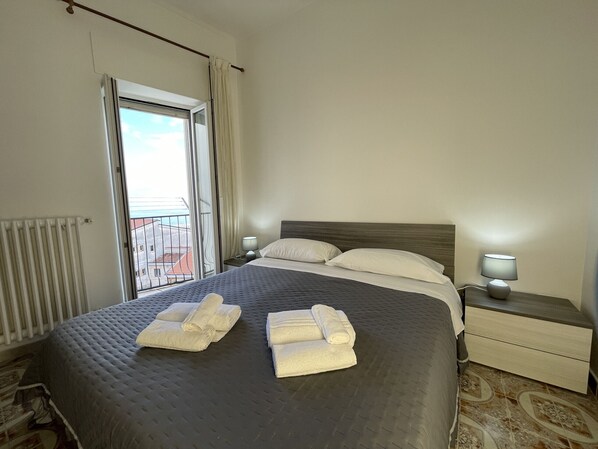 2 bedrooms, bed sheets