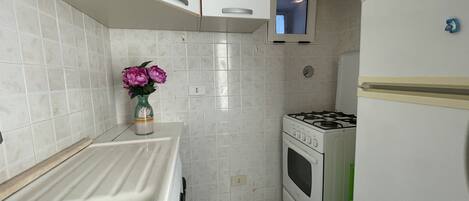 Frigorífic, forn i cafetera i tetera