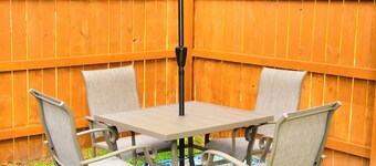 2-bedroom house close to Downtown, AFB, and ASU. Sleeps 6 adults