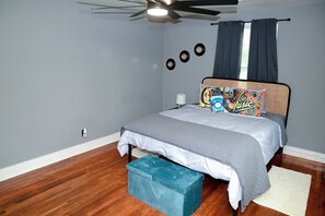 2 bedrooms, iron/ironing board, free WiFi, bed sheets -  2-bedroom house close to Downtown, AFB, and ASU. Sleeps 6 adults (Montgomery)