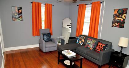 2-bedroom house close to Downtown, AFB, and ASU. Sleeps 6 adults
