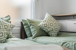 1 slaapkamer, een strijkplank/strijkijzer, gratis wifi, beddengoed