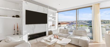 Smart TV, books