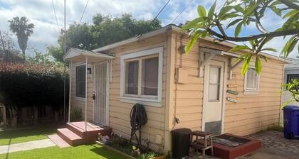 Craftsman cottage with a yard in the heart of San Diego! WiFi, AC & Parking