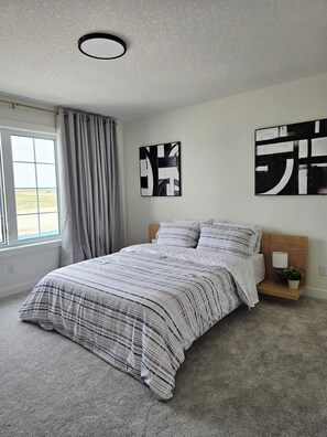 3 عدّة غرف نوم ومكواة/لوح كي وواي فاي وملاءات أسرّة