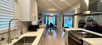 Paxton House 3 bedr 2 bath walk to Discovery Park & Aftershock Yard Grill Garage