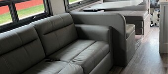 Cozy mobile home in amazing Bear with AC