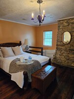 Comfort Suite, 1 Queen Bed with Sofa bed | In-room safe, iron/ironing board, free WiFi, bed sheets