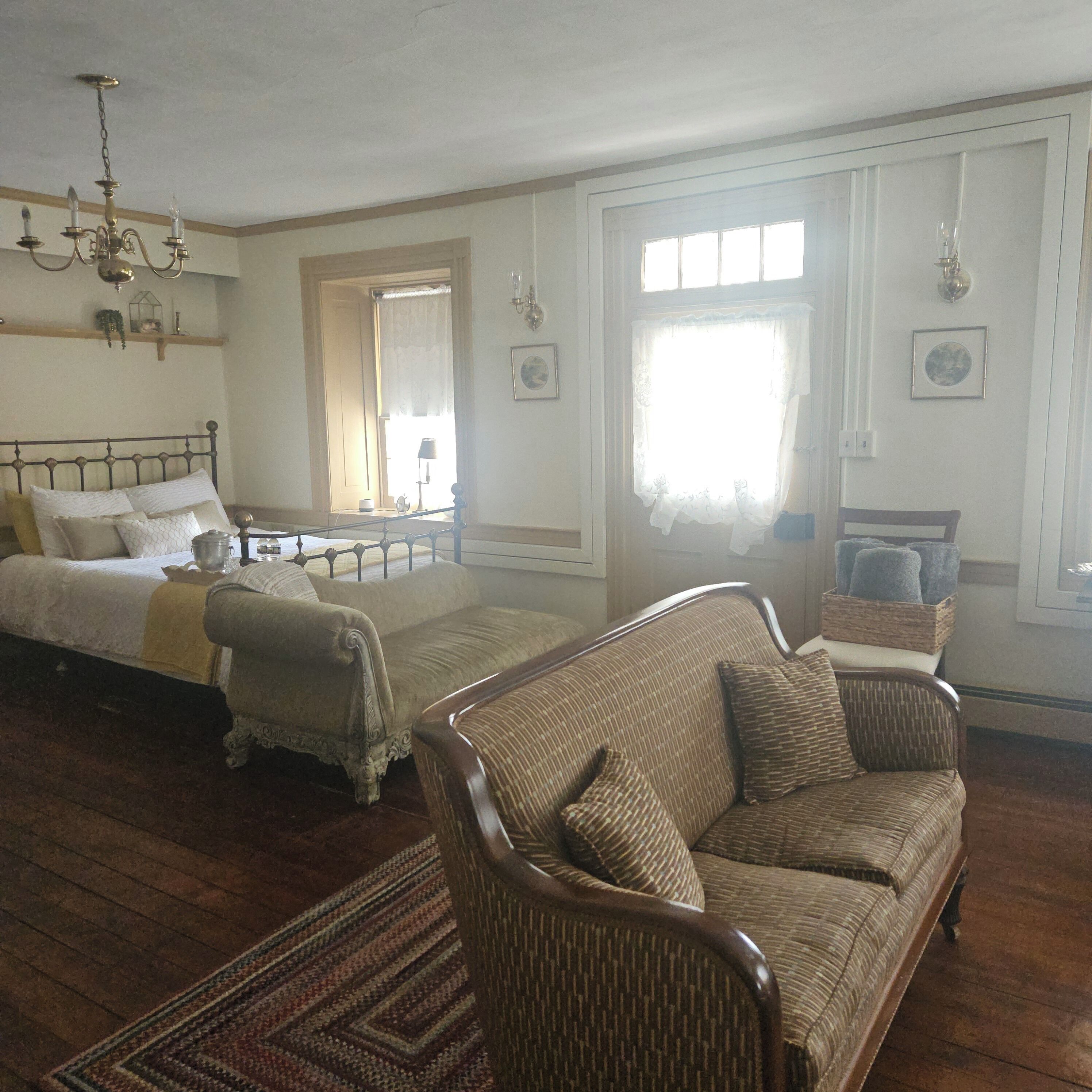 Deluxe Suite, Balcony | In-room safe, iron/ironing board, free WiFi, bed sheets