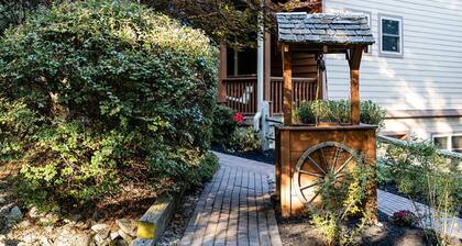 Charming 4-bedroom cabin with Hot Tub and Firepit in Old Fort