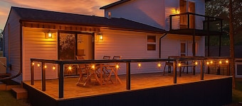 LAKE SIDE Cottage on Trowbridge Point - Swim, Fish, Relax!