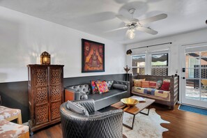 Living area - West University art-partment 1 bedroom bungalow! (Tucson)