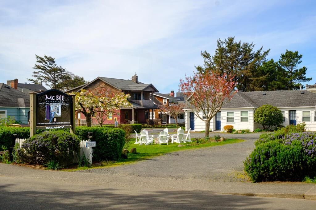 A cottage-style building with a sign indicating a vacancy.