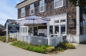 Exterior - McBee Cottage - Standard Queen at Cannon Beach Hotel Collection! Kitchenette (Cannon Beach)