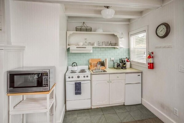 Fridge, microwave, dishwasher, coffee/tea maker - McBee Cottage - Standard Queen Room with Kitchenette and Beach Access! (Cannon Beach)