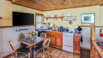 Stovetop, dishwasher, cookware/dishes/utensils