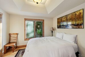 6 bedrooms, desk, iron/ironing board, free WiFi