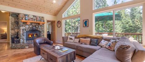 TV connectée, cheminée, espaces bureaux