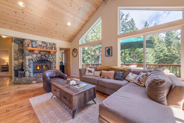 TV connectée, cheminée, espaces bureaux