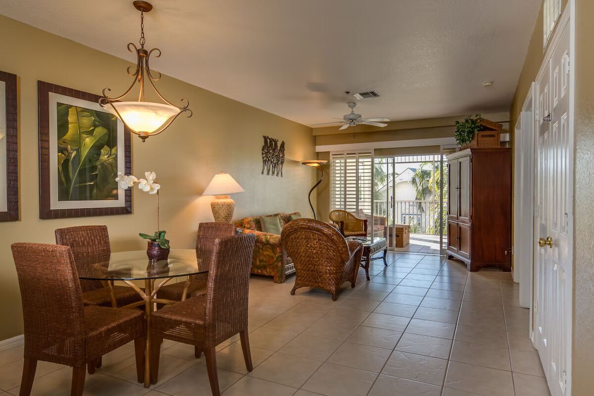 Ideal Family Suite, Olde Marco Classic 2br W/ Full Kitchen & Porch - Marco Island, FL