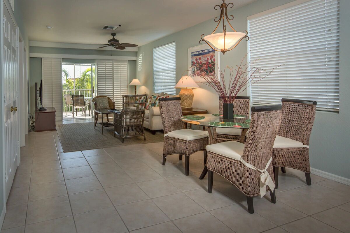 Olde Marco Deluxe 2br Suite W/ Gourmet Kitchen & Modern Coastal Décor - Marco Island, FL