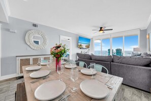 Dining - 🦩Book Me Baby! Gulf-Front Waterscape B401 Sundrenched🦩 (Fort Walton Beach)